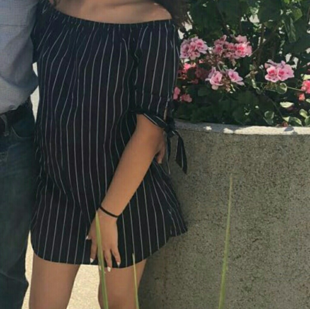 Off The Shoulders Dress - Picture 1 of 3